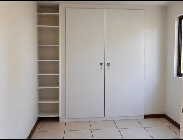 3 BEDROOM TOWNHOUSE FOR SALE IN ESSENWOOD